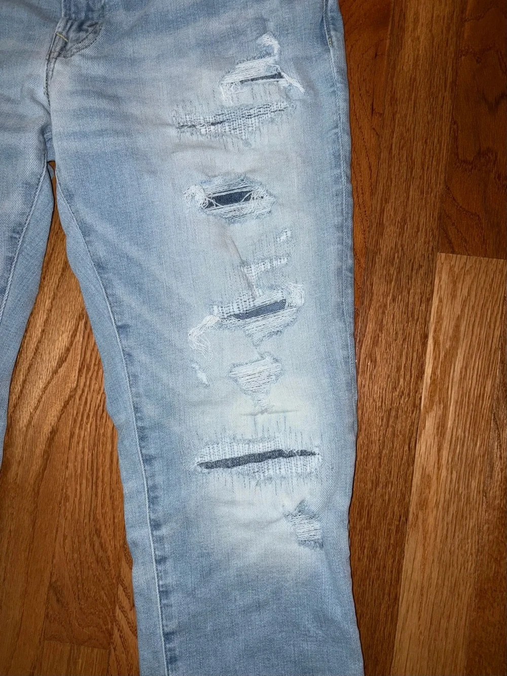 American Eagle Outfitters Light Blue Distressed Skinny Jeans